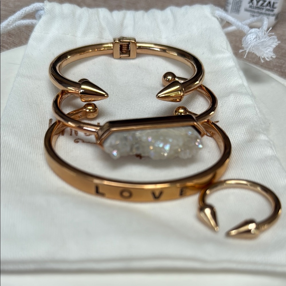 Kinsley Armelle set